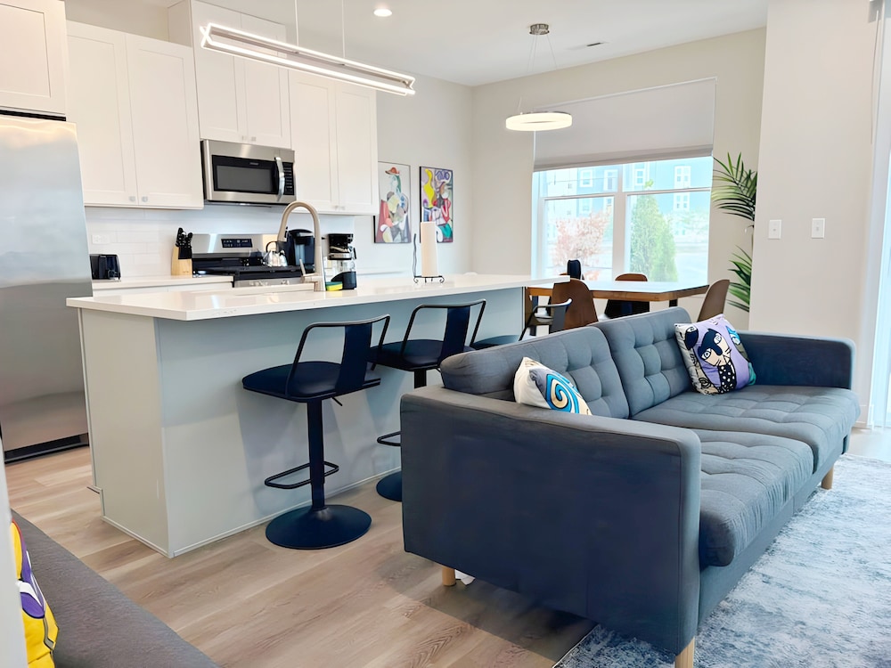 4BR Townhouse with Parking - WV rep 3