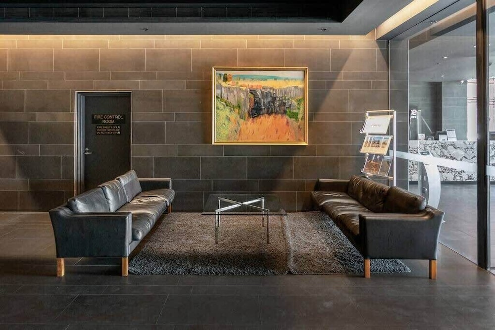 A Stylish 2BR Apt With City Views in Southbank
