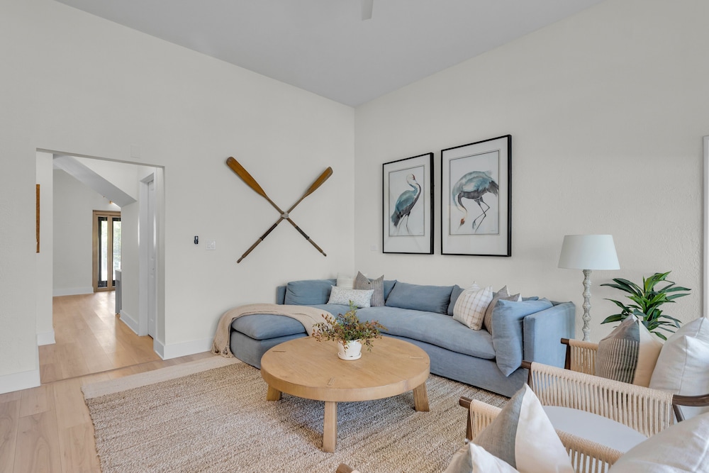 New Listing! Reel Joy Waterfront Luxe With Pool And Private Dock 4 Bedroom Home