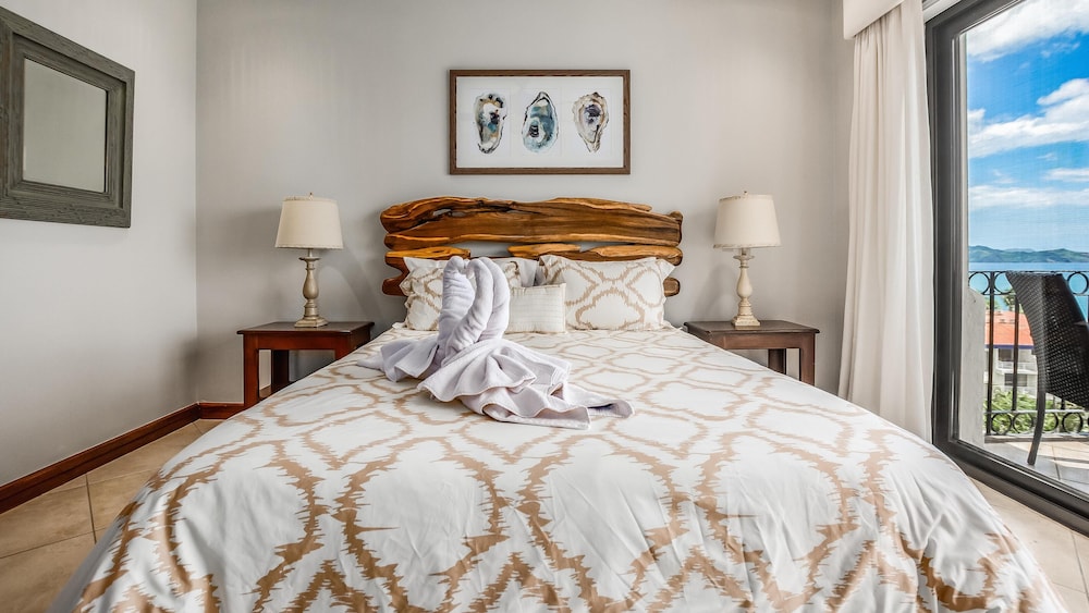 Elegant Oceanview Condo with Spacious Open-Concept Floor Plan and Inviting Beach Design view 3