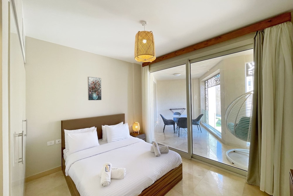 Xuru Stays I Homestyle 3BR Penthouse Pool & Beach View