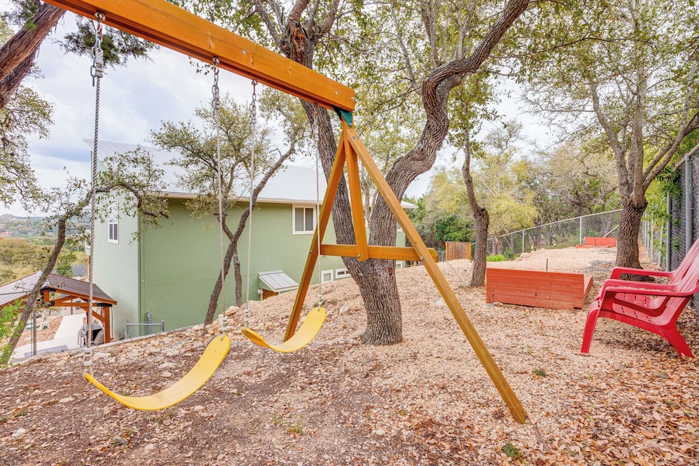 6 Mi to Water: Spacious Canyon Lake Home