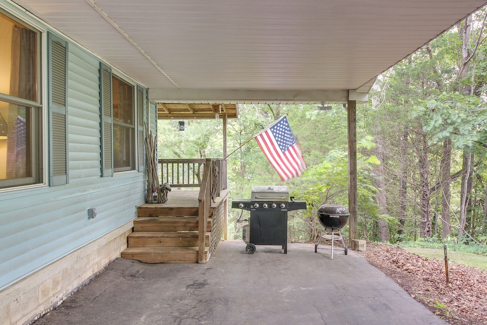 Family Home w/ Game Room! 1 Mi to Dale Hollow Lake