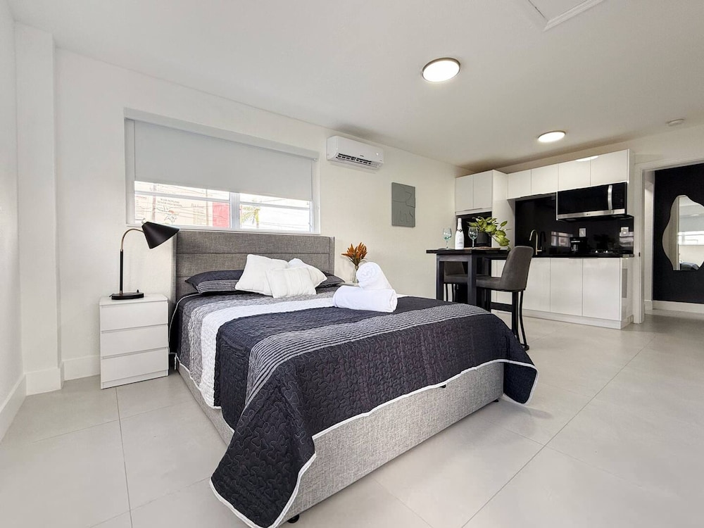 New Cozy Delux 1BR Near Hard Rock Stadium