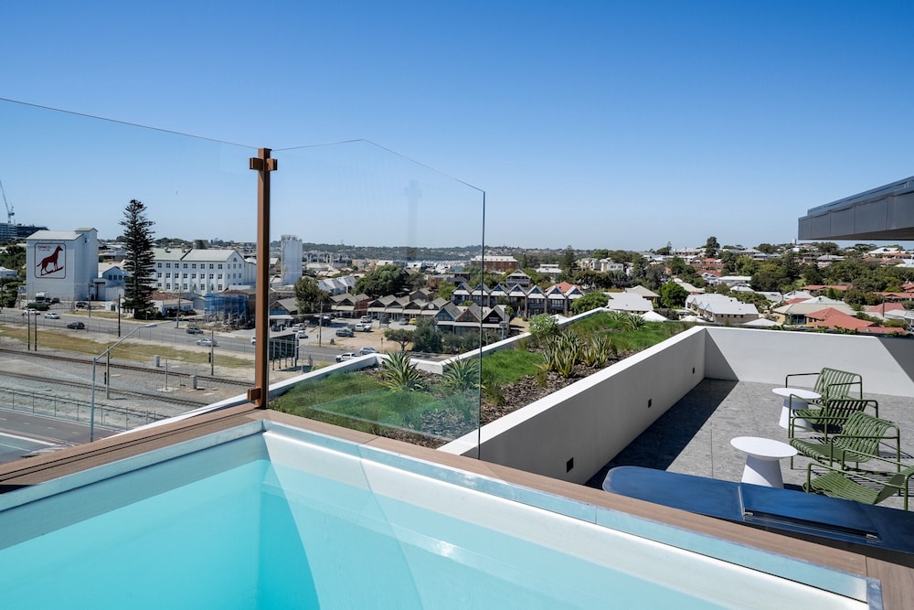 Chic 1-bed Escape in Fremantle With Parking