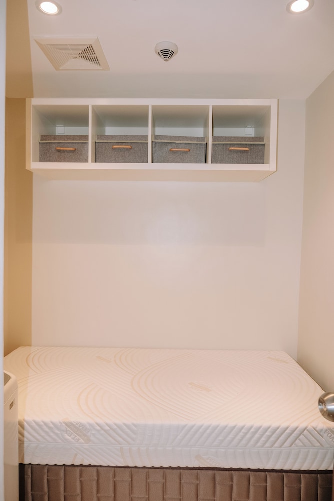 A Luxurious 1BR Apartment