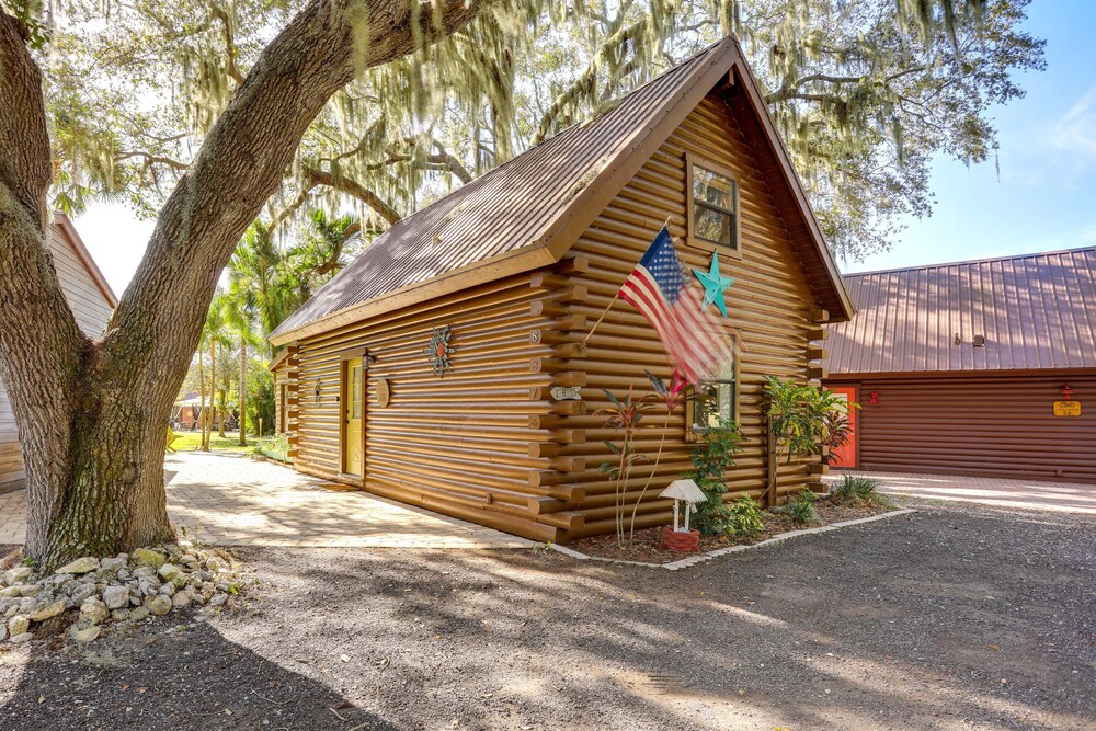 Okeechobee Cabin w/ Patio & Community Pool! view 2