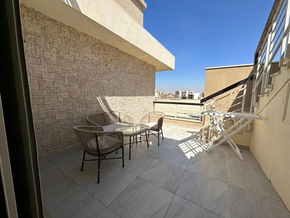 Penthouse with roof-amberville-NEWGIZA