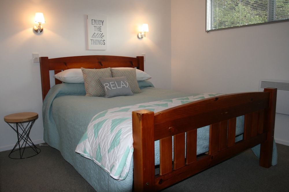 Mapleview Cottage view 2