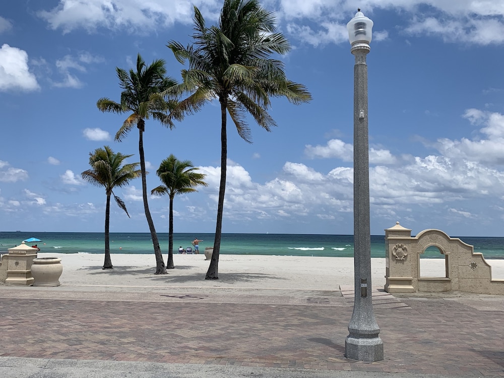 Hollywood Beach Blue Wave