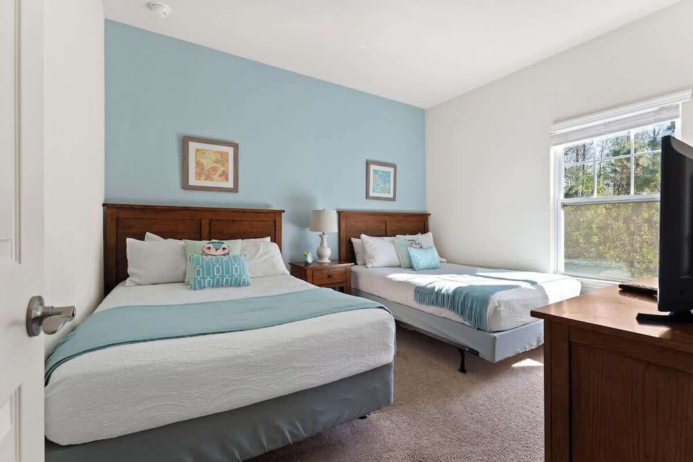 Kissimmee 4BR Townhouse: Perfect for Families!