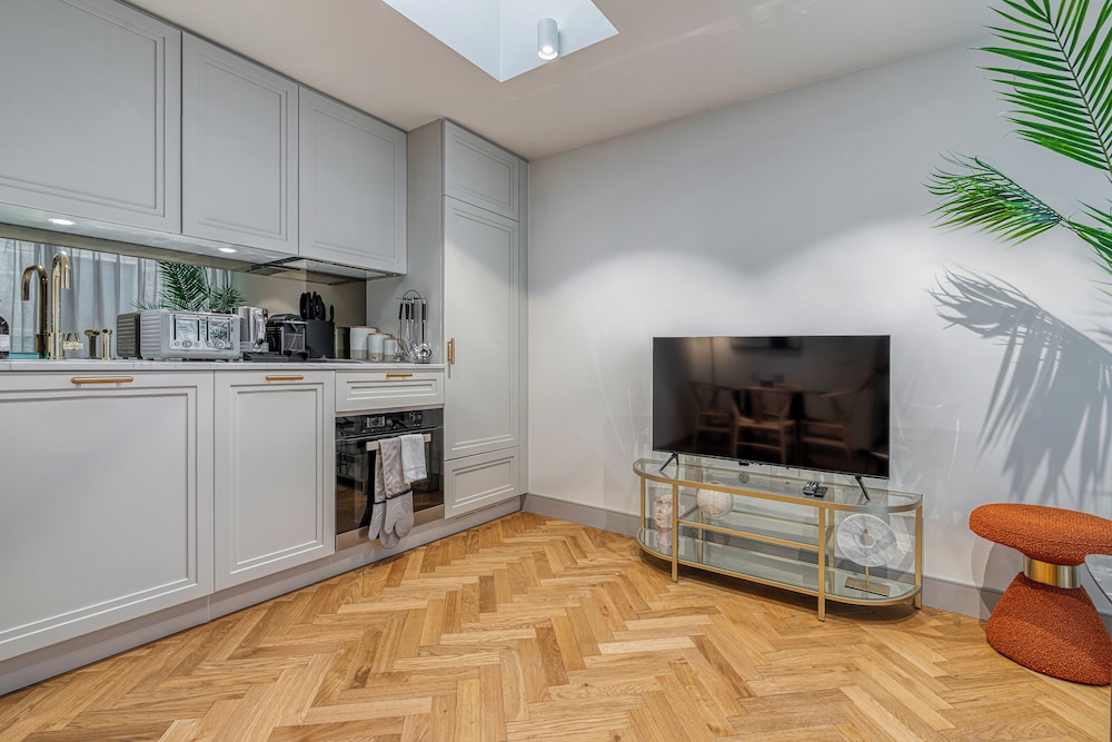 Luxury flats near Big Ben and London Eye