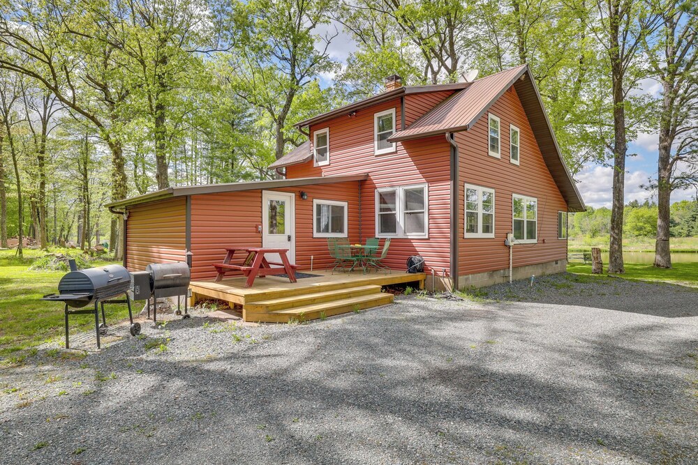 Hatfield Family Home on Lake Arbutus: Boat & Hike