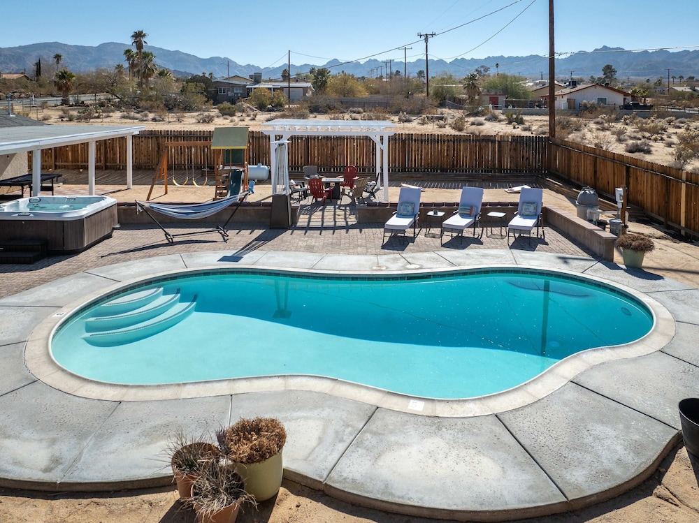 Desert Oasis Cozy Comfort Meets Outdoor Luxury