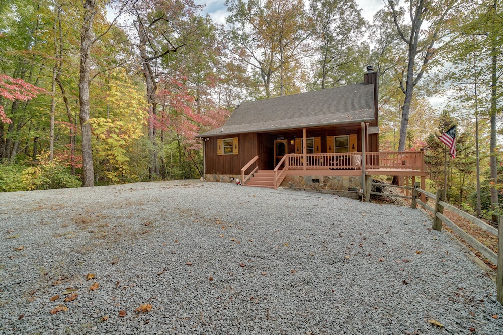 Picturesque Clayton Cabin w/ Mountain Views!