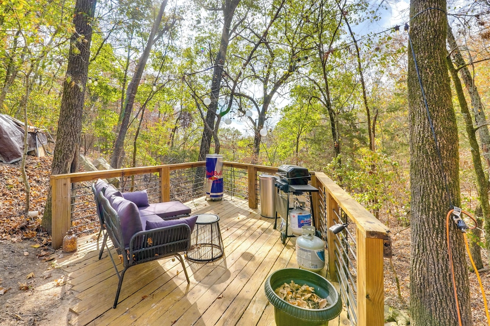 Grill & Rooftop Deck: Cozy Hideaway in Garfield
