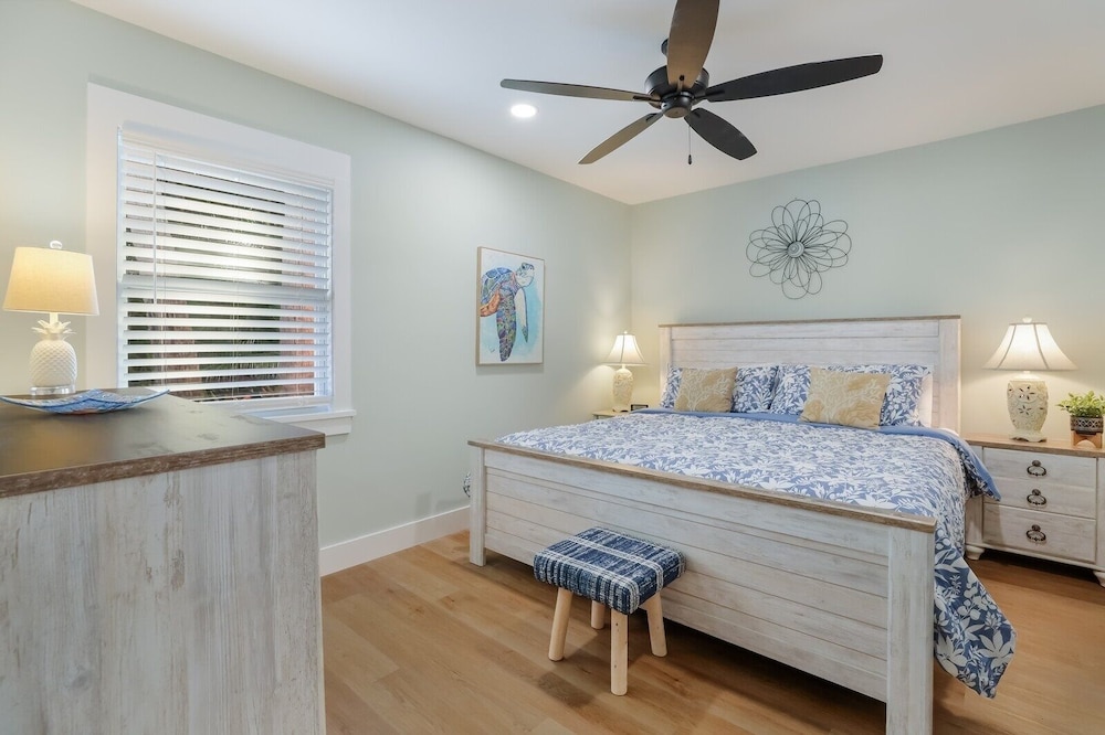Coral Beach 3 Bedroom Home by RedAwning