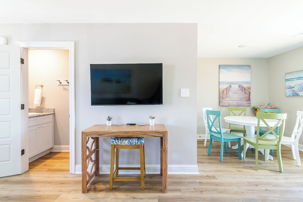 Stylish, Brand NEW 3 Bed Cottage, Beach Front, DOG Friendly!