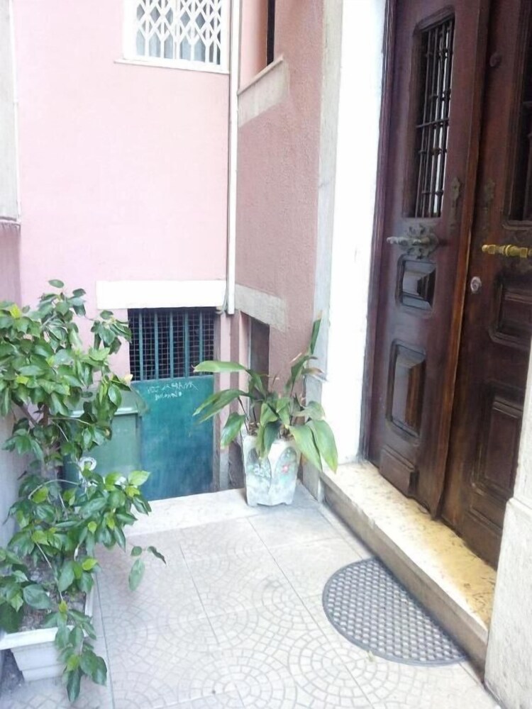 Apolo Guesthouse view 5
