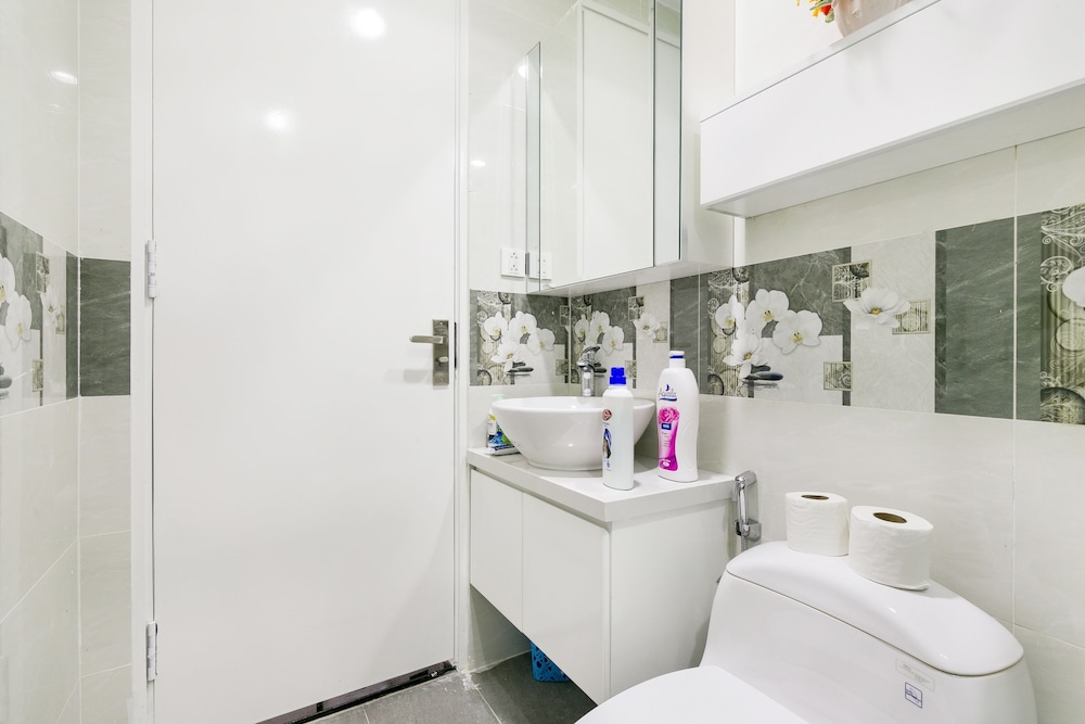 Jennifer House - Millenium Apartment