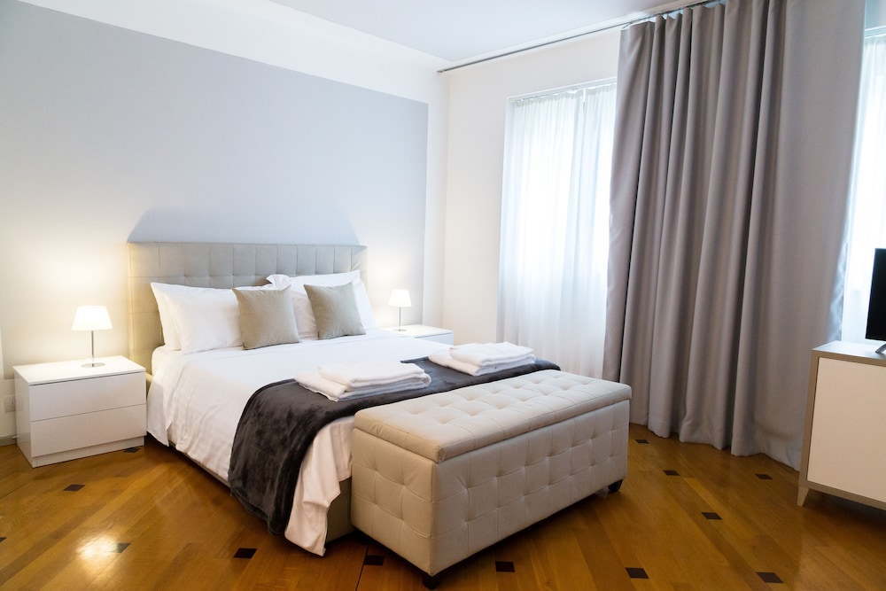 Milan Royal Suites & Luxury Apartments