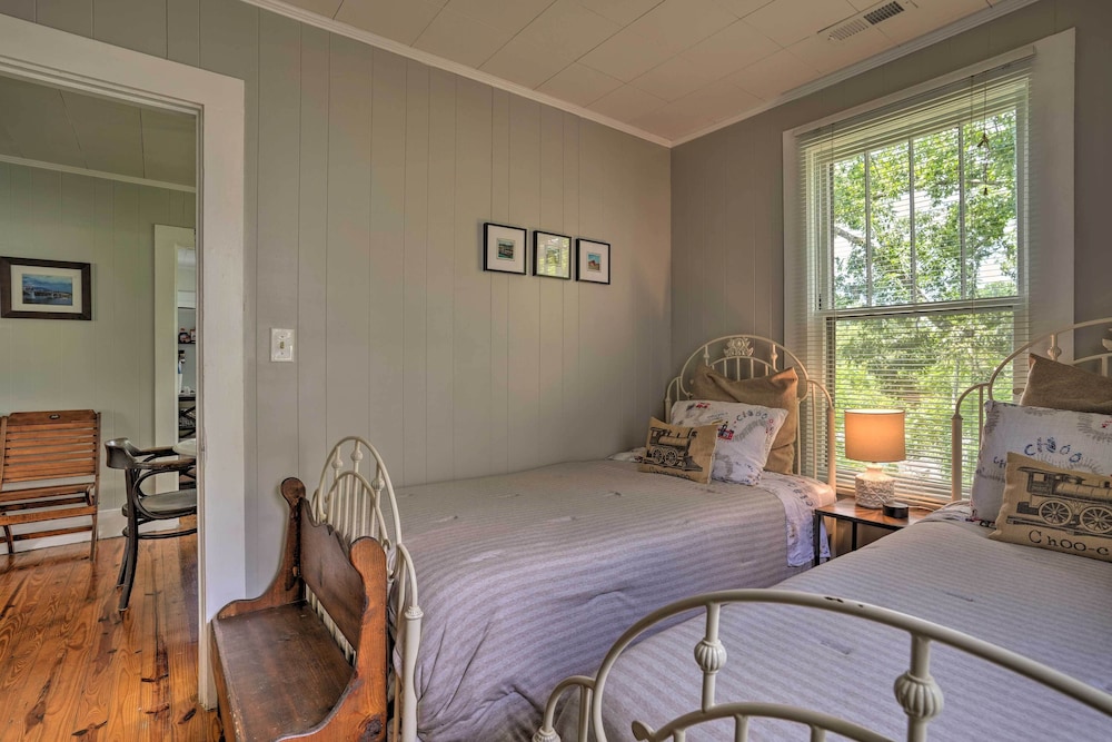'carousel Cottage:' North Chattanooga Home! view 5