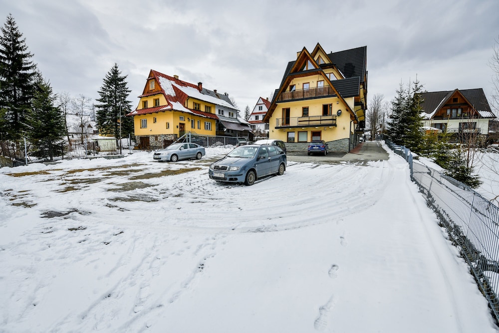 RentPlanet - Apartament Krzeptówki view 4