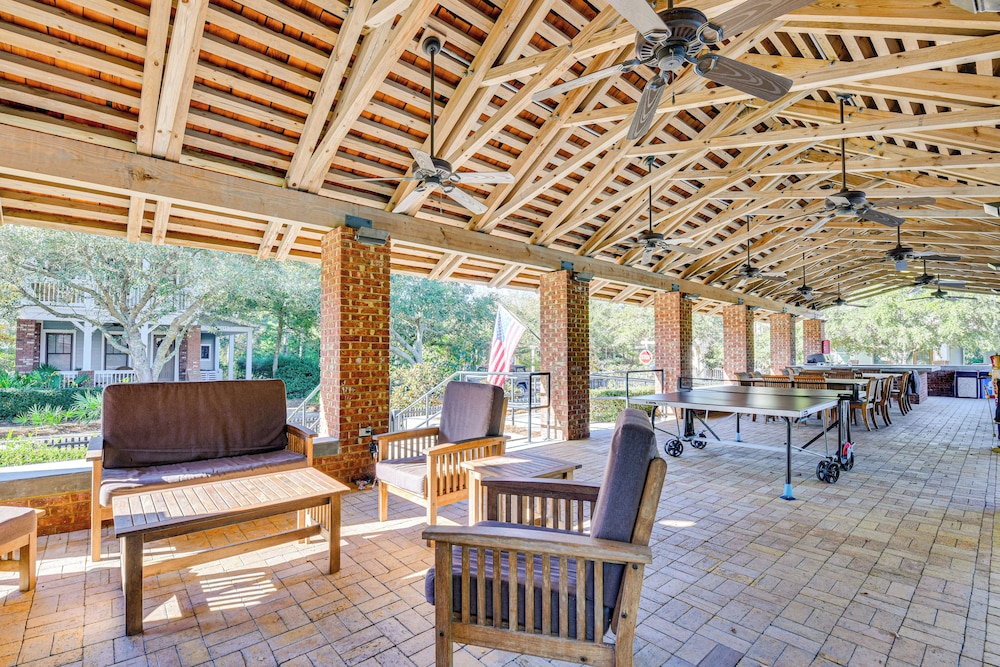 Walk to Gulf: Modern Retreat in Santa Rosa Beach!