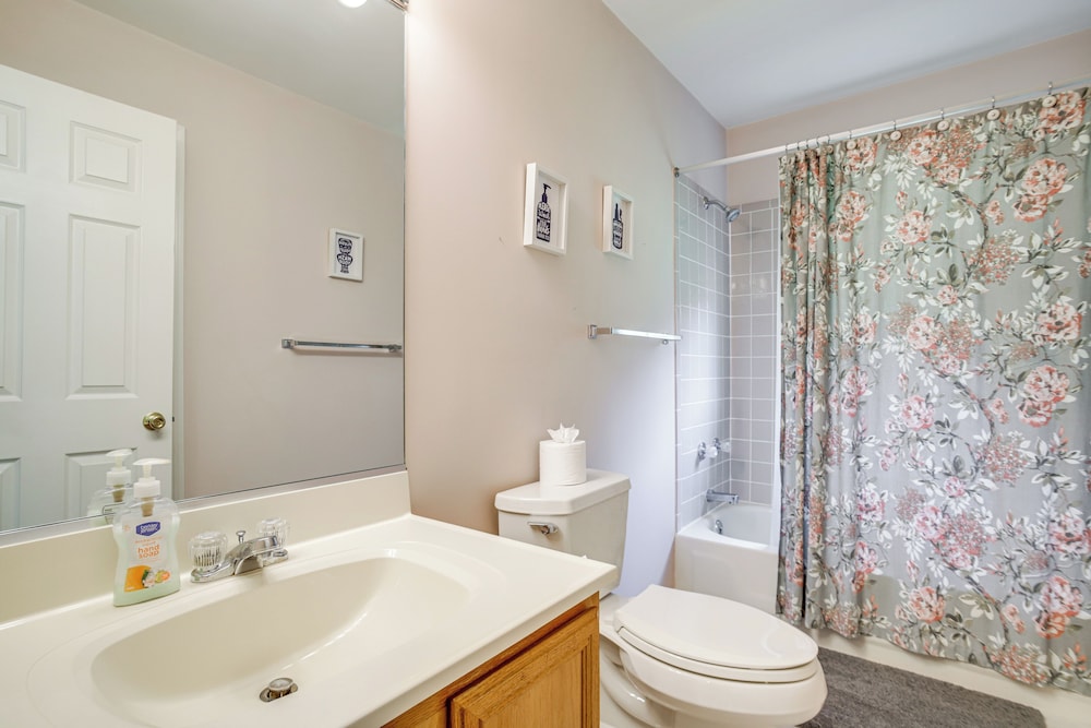 Waterfront Home w/ Hot Tub in Bozman Village!