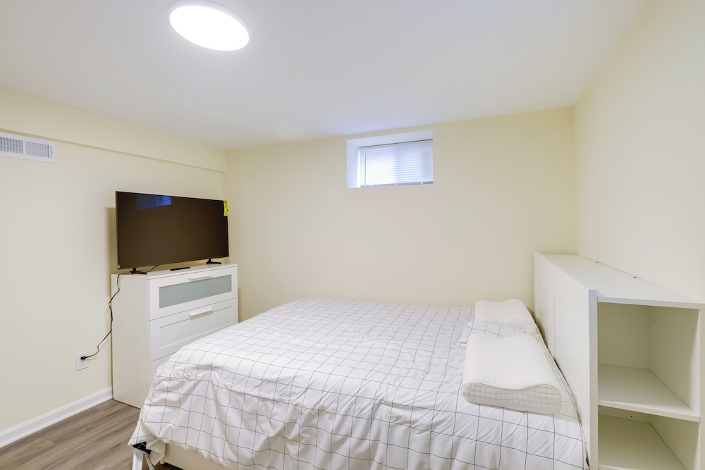 1 Mi to Metro: DC Area Apt w/ Fenced Yard!