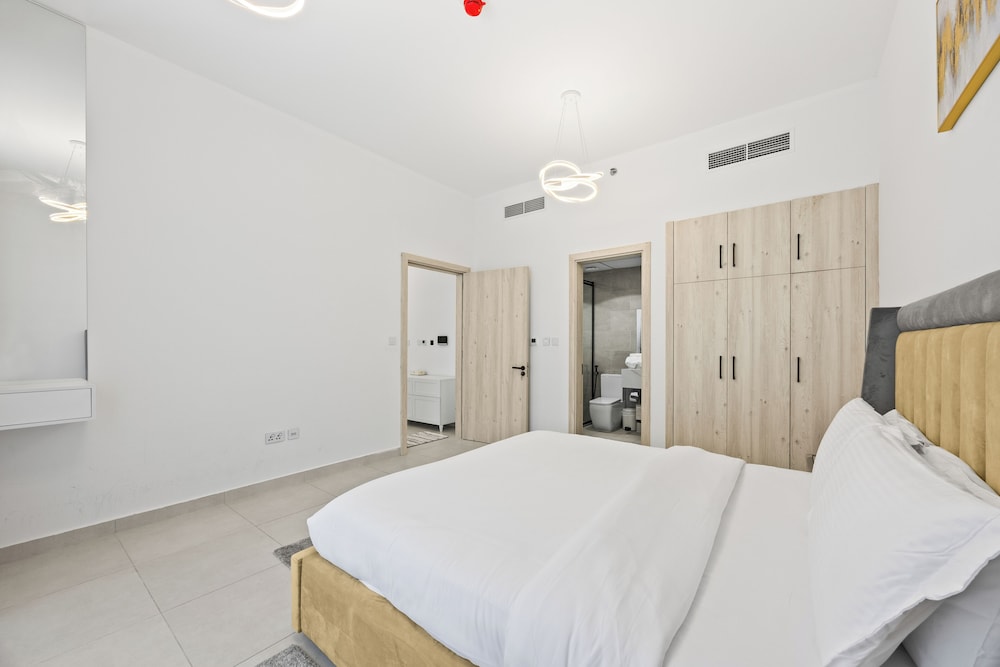 Calm Balcony Apartment with Pool Access