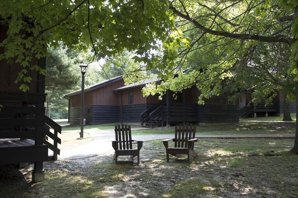 Giant City Lodge