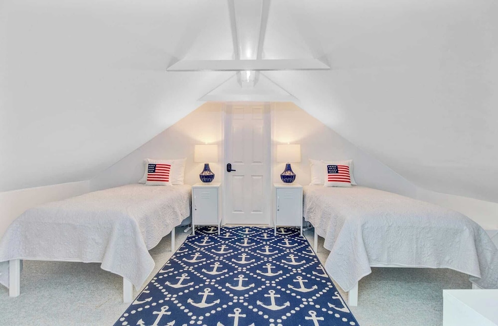 Oceanview Condo + Pool, Balcony & Beach Access 304 D Port O Call by Avantstay