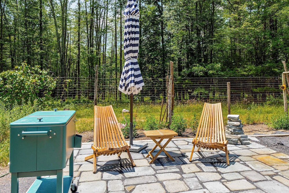 Pool+hot Tub, Firepit Near Hikes, Shops, Dining Cragswood Lodge by Avantstay