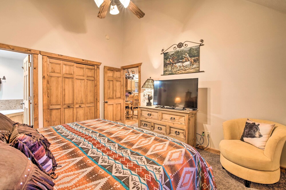 Resort Perks! Woodsy Family Retreat Near SDC view 3