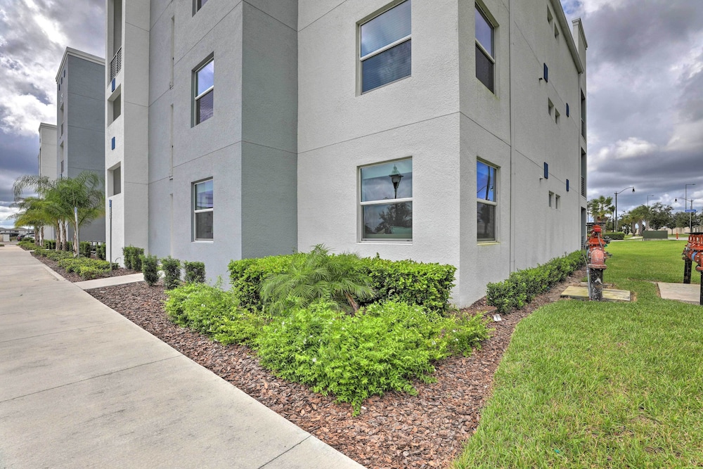 Storey Lake Resort Home ~ 7 Mi to Disney! view 2