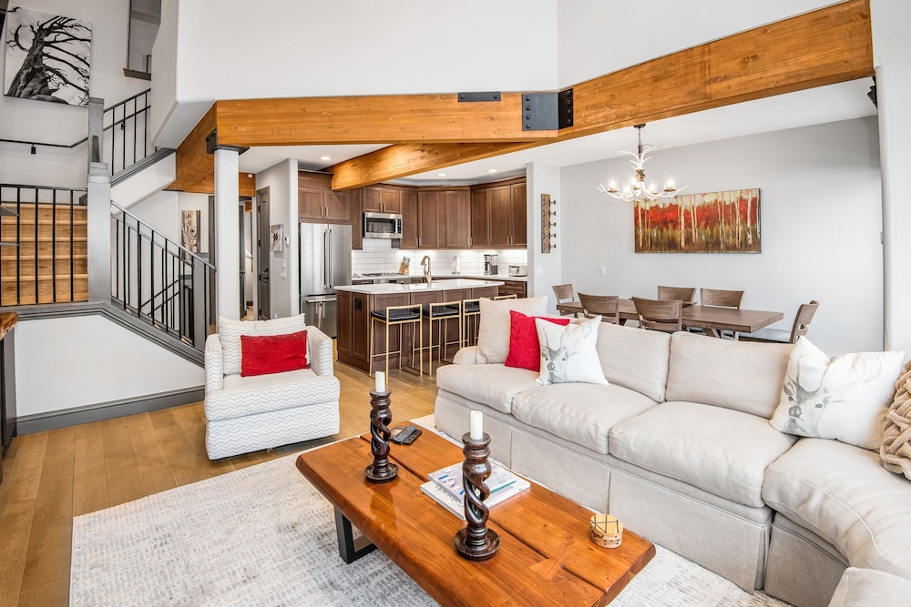 Ski In Ski Out Townhome in Rocky Mountain Access to Elkhorn Chairlift by RedAwning