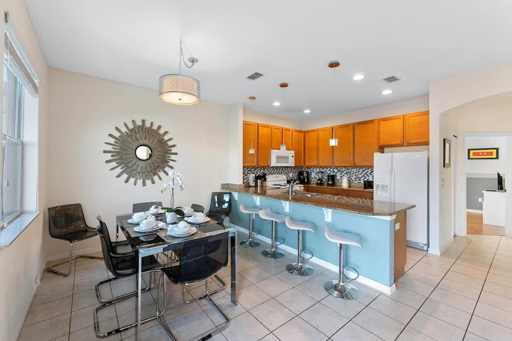 Lake View and Private Pool 4BR at Bella Vida