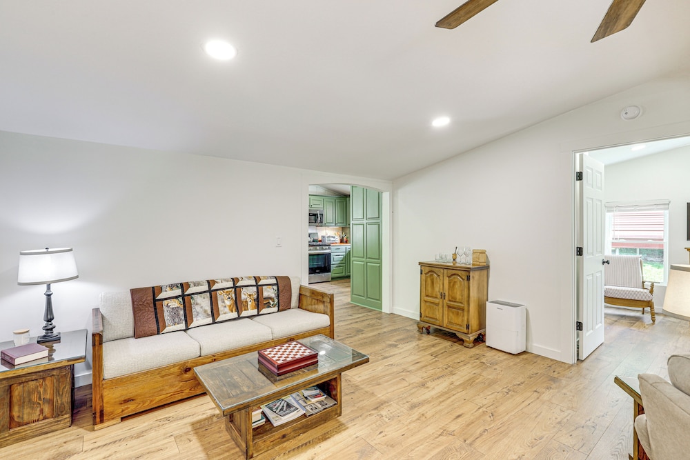 On-site Pond & Creek: Serene Cabin by Caesars Head