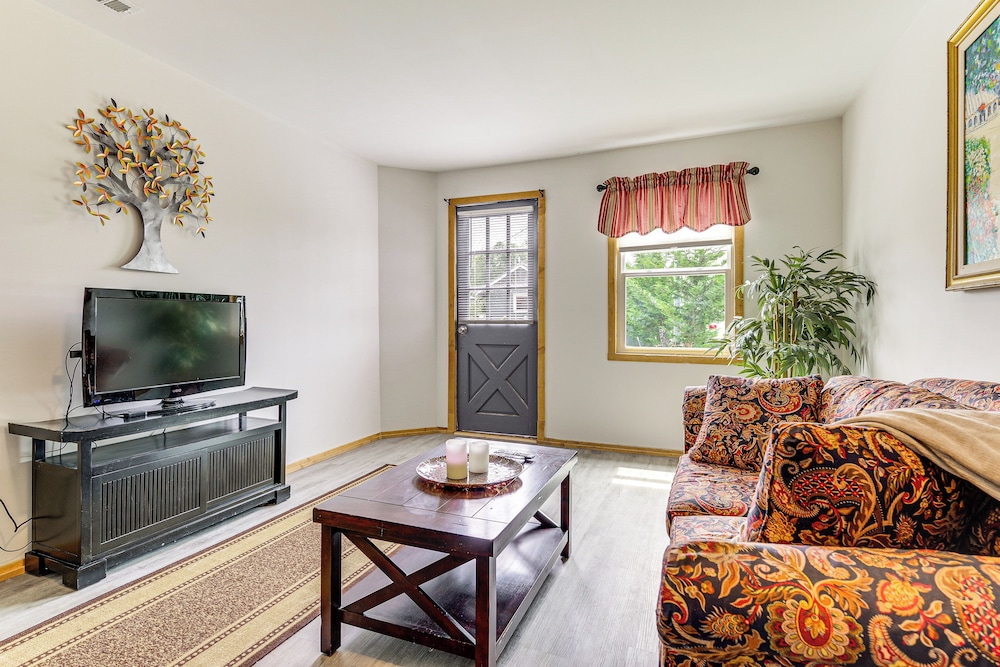 9 Acres, Pick Your Own Apples: Cabin in Arlington!