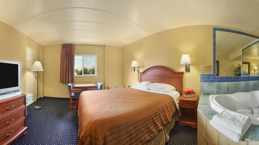 Travelodge by Wyndham Lima OH view 4