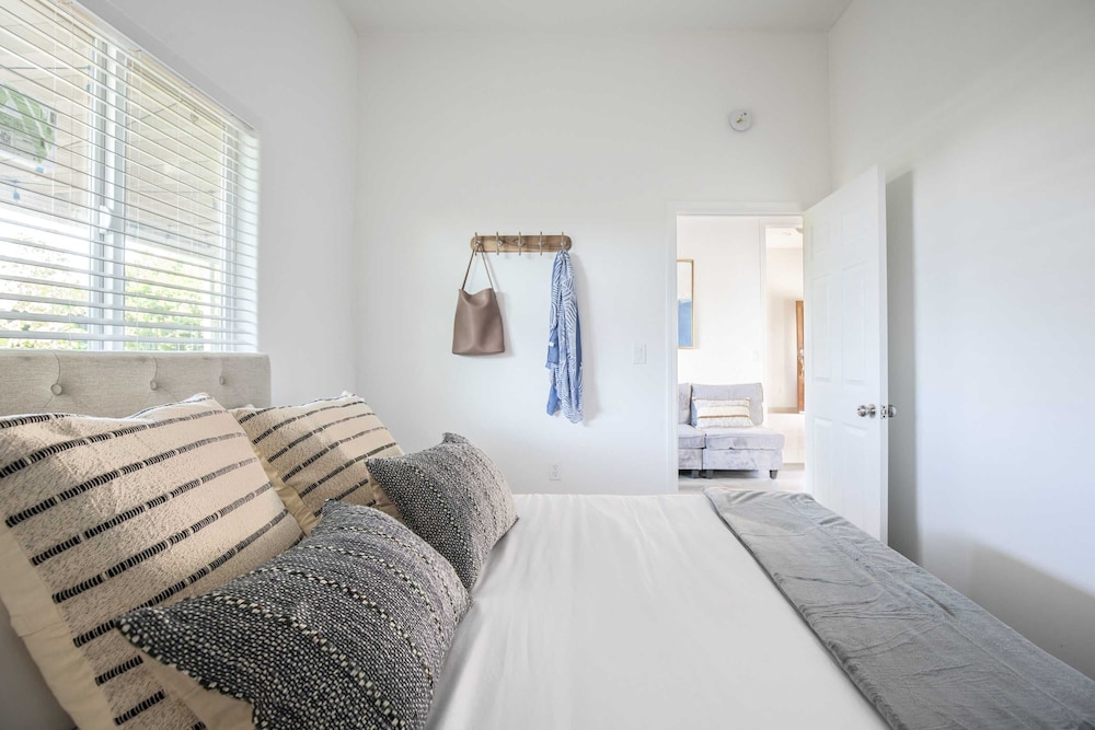 Elegant Retreat Modern Comforts Prime Location