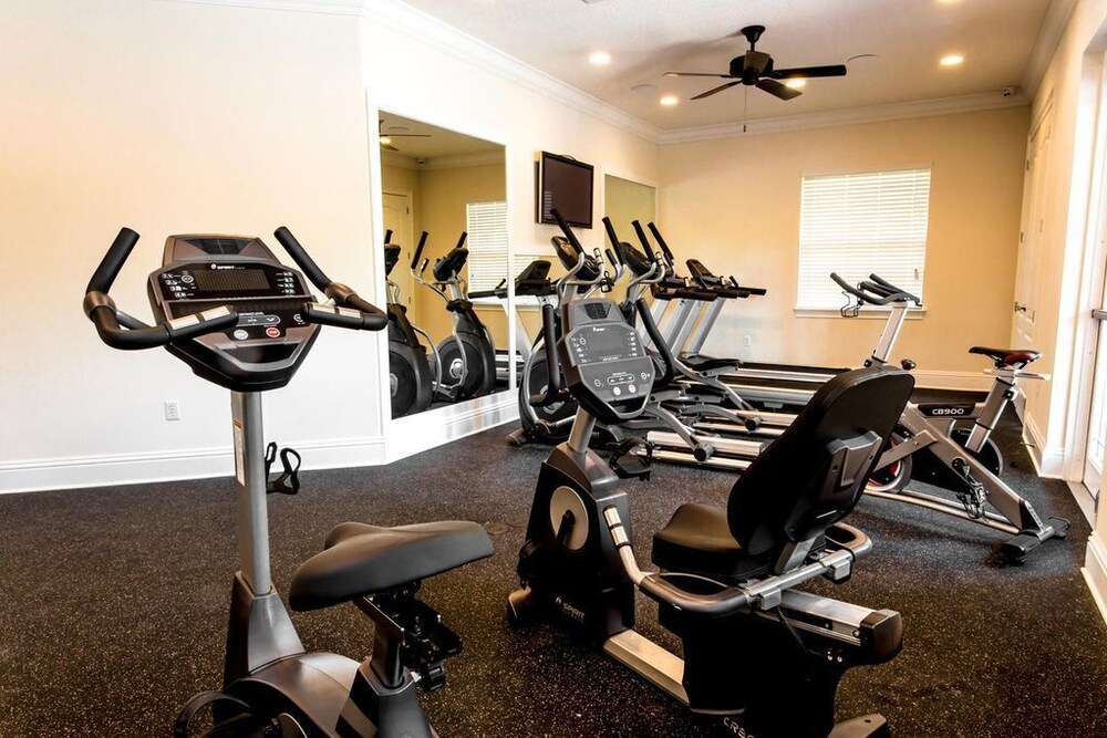Spacious 4BD Town Home With Private Patio - Near Disney Parks AND Golf #8127-4