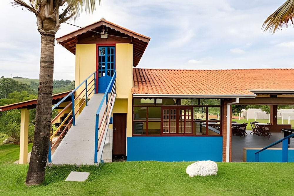 Chácara com 4 Chalés grande piscina