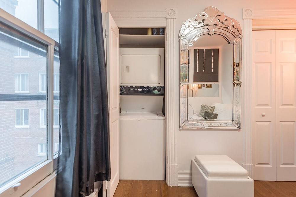 Beautiful 2 BR in the Heart of Downtown - Image 5