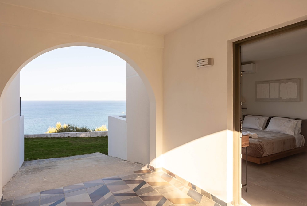 Eneos Boutique Residence - Koroni Garden Gem