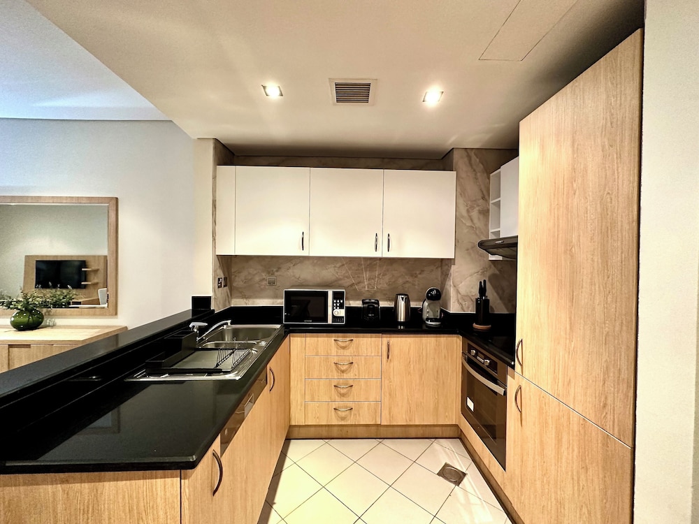 Lux BnB I Palm Jumeirah Resort I Palm Views