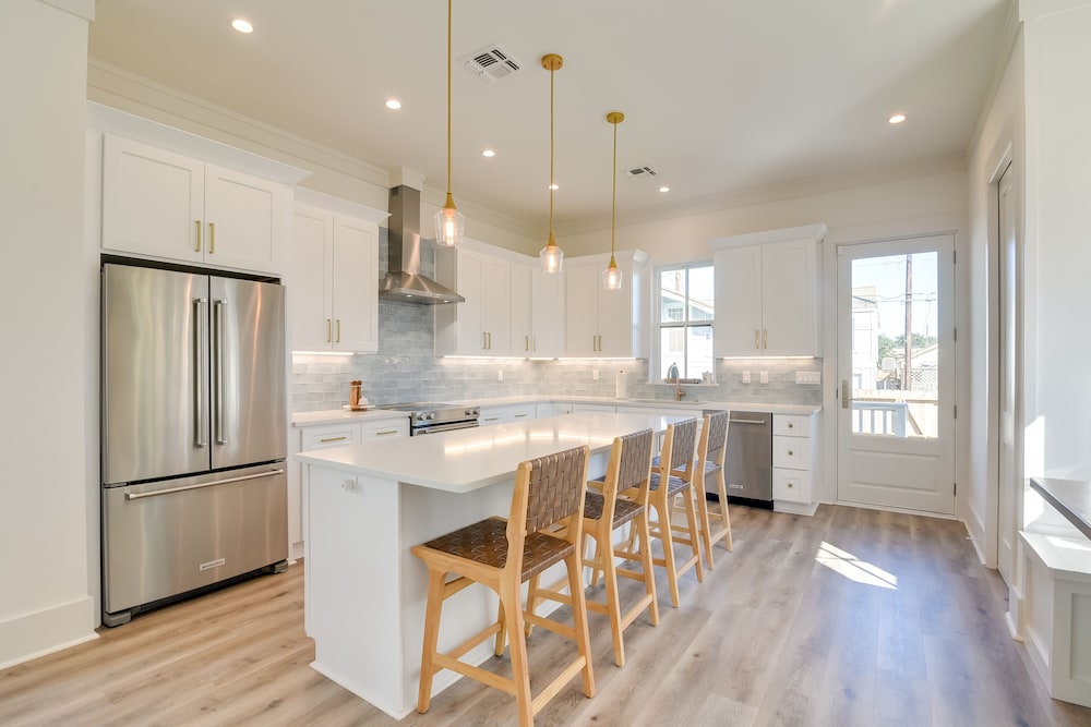 Upscale Home w/ 2 Balconies in Galveston!