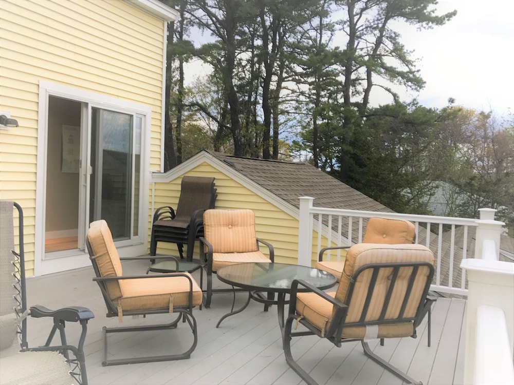 Footbridge Hideaway - Q967 A Spacious Home Very Near To The Fabulous Footbridge Beach Entrance 4 Bedroom Home by Redawning - Property Image 25