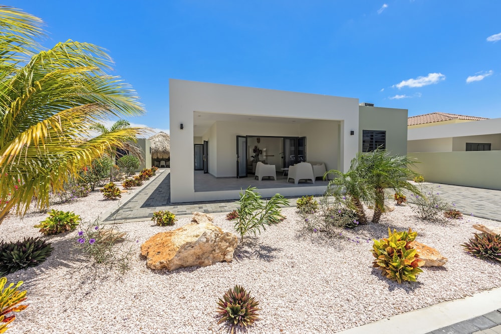 Villa Solana with private pool, Mambo Beach